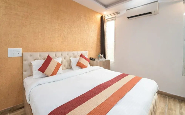 OYO 18672 Royal Comfort Castle
