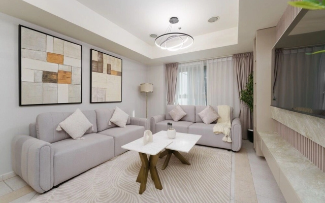 Large Flat with High Floor in Marina