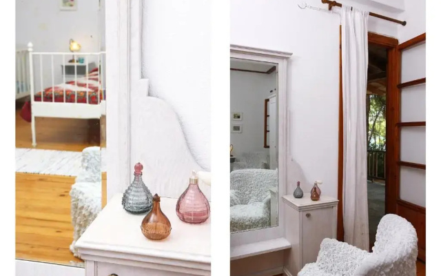 Squirrel Beach Front Villa, Metamorfosi