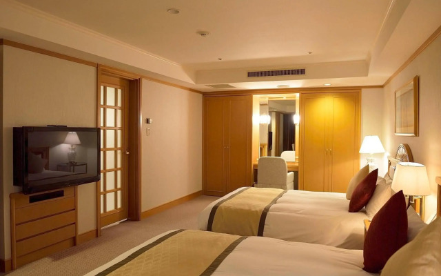 Отель Narita Tobu Hotel Airport