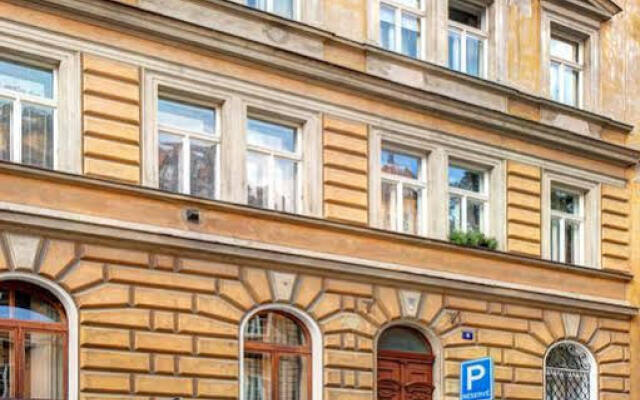 Апартаменты The Old Town Luxury Hideaway Apartment Прага вид на фасад