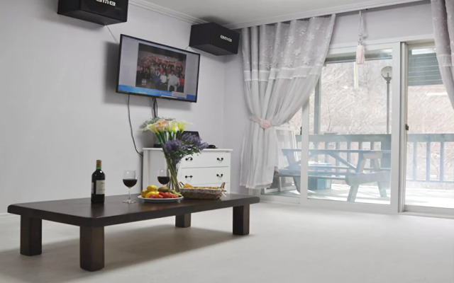 Baenaegol Audio Jeongwon Pension