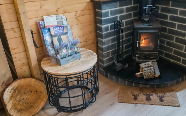 Cabin for 2 - Wood Burning Hot Tub & Fire