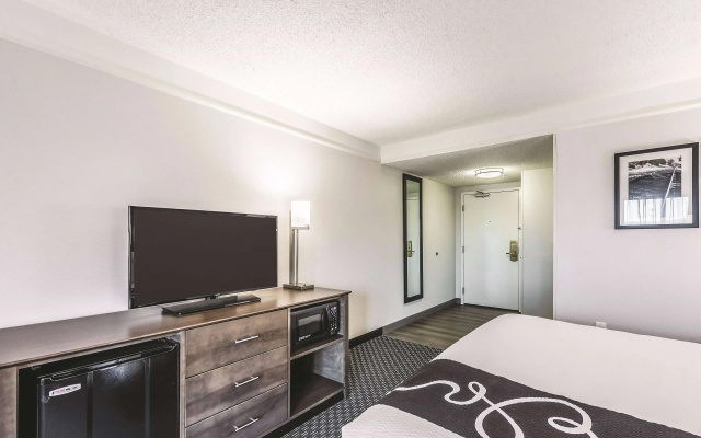 La Quinta Inn & Suites by Wyndham Cincinnati Sharonville