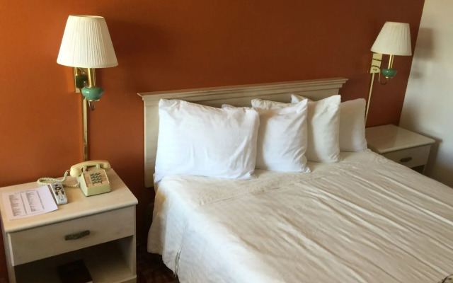 Royal Crest Motel