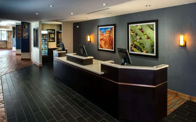 Doubletree by Hilton Phoenix - Tempe