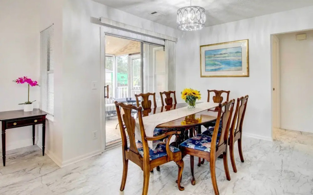 Peaceful Savannah Home - 11 Mi to Beaches!