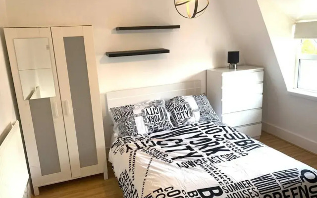 Immaculate 7-bed House in London