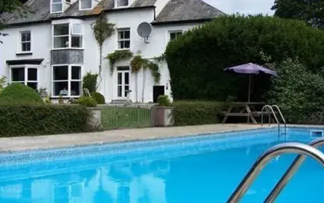 Lanarth Hotel and Caravan Park