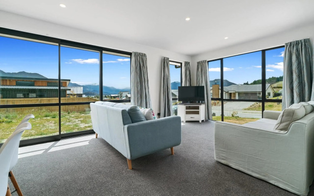 Aubrey Views - Wanaka Holiday Home