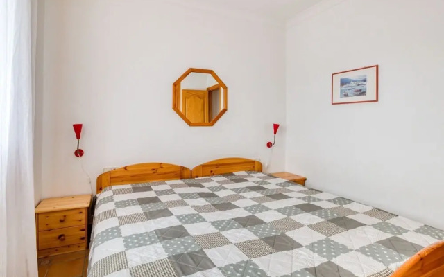 Cosy Townhouse in Vilamacolum With Shared Garden and Swimming Pool