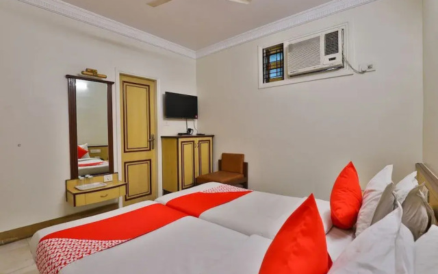 OYO 28667 Hotel Moti Mahal