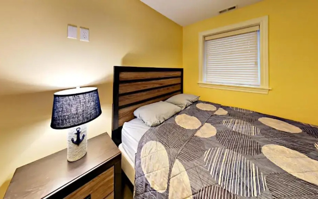 Put-in-Bay Waterfront Condo #110