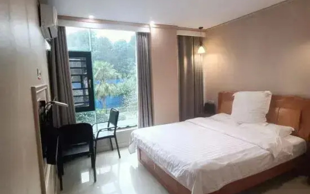 Qianqian Hotel