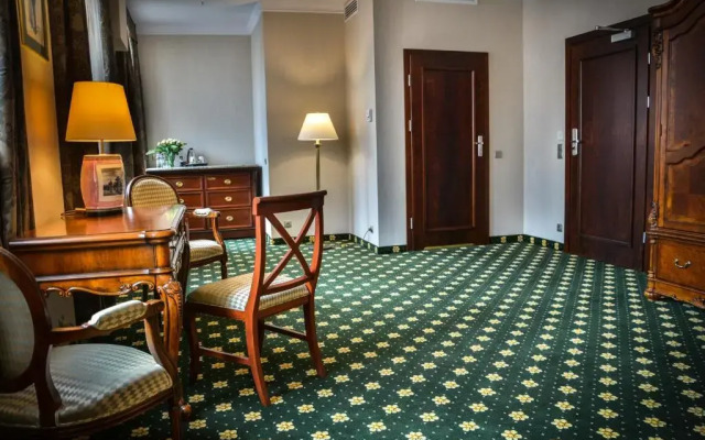 Komoda Club Residence