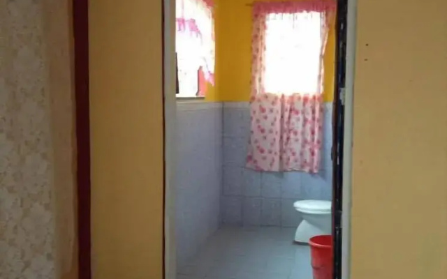 Treasure Isle Guesthouse - Hostel
