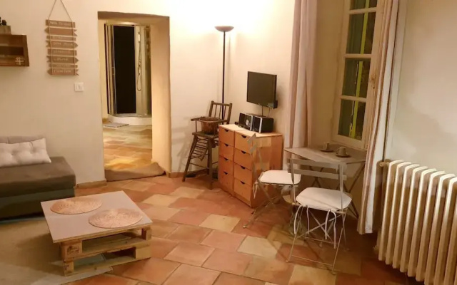 Apartment With one Bedroom in Grambois, With Wifi