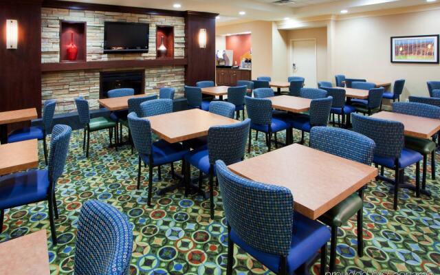 Holiday Inn Express Springfield 0