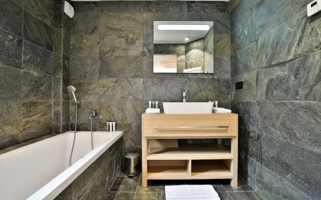 Black Stone Chalet