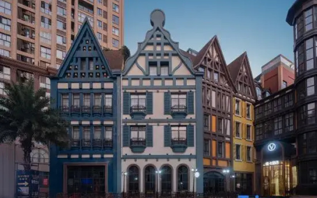 Vica V Hotel (Shehong Culture  Art Center Branch)