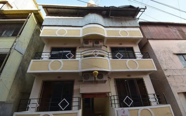 OYO 23516 Hotel Laxmi