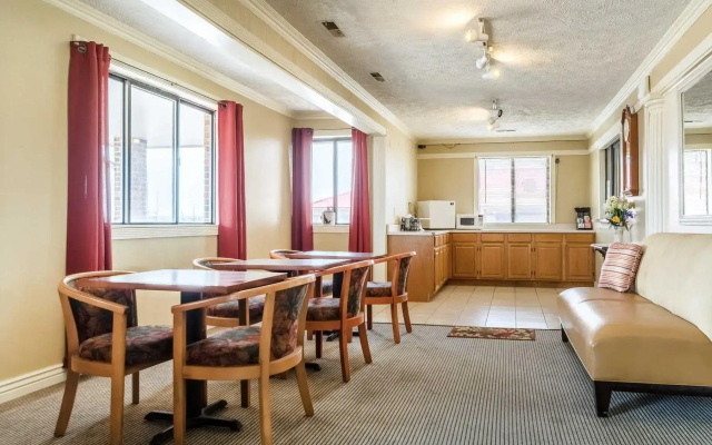 Rodeway Inn Limon Area