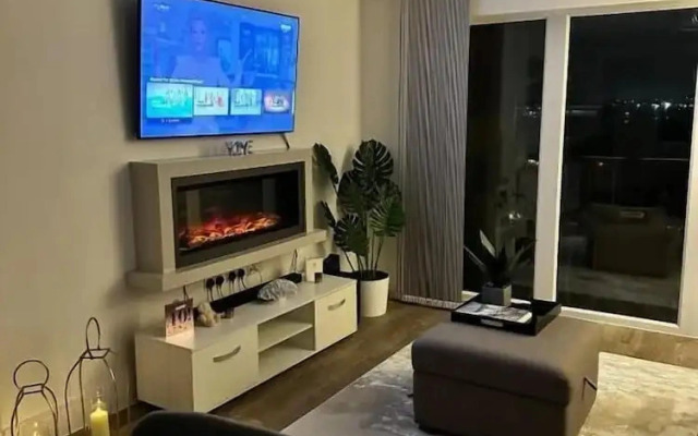 2 bed 2 Bath Waterfront Luxury Apartment