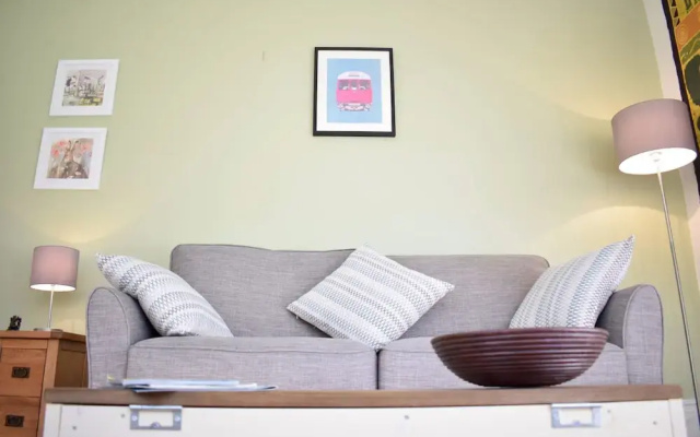 1 Bedroom Apartment near Park in South West London