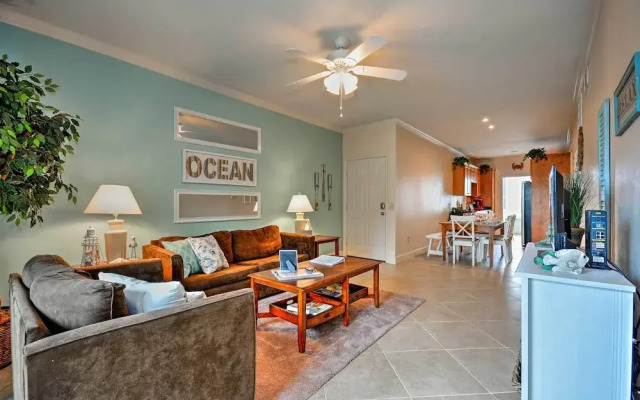 Oceanfront Galveston Condo: Balcony & Pool Access!