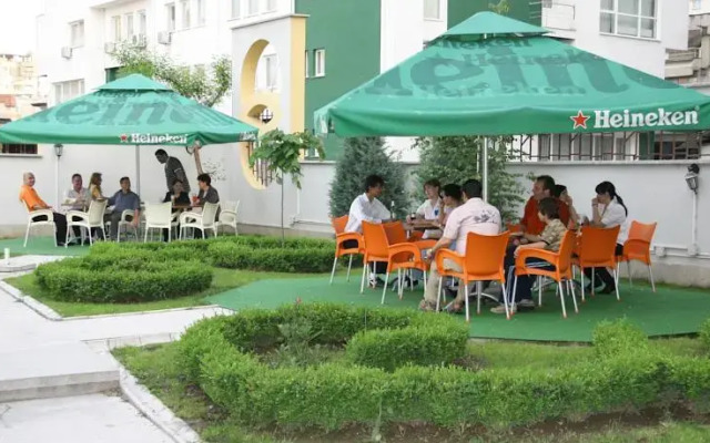 Hotel Cara