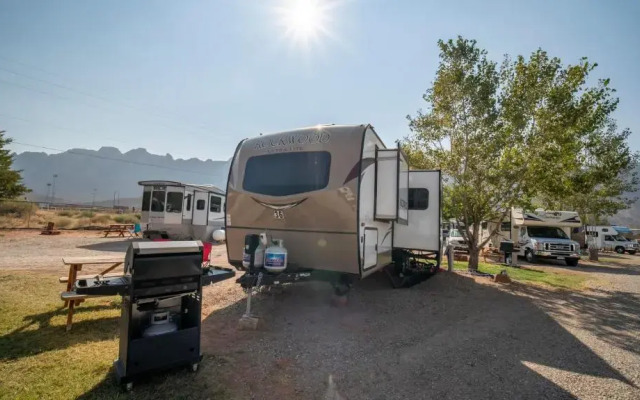 Outdoor Experience Glamping Trailer OK36