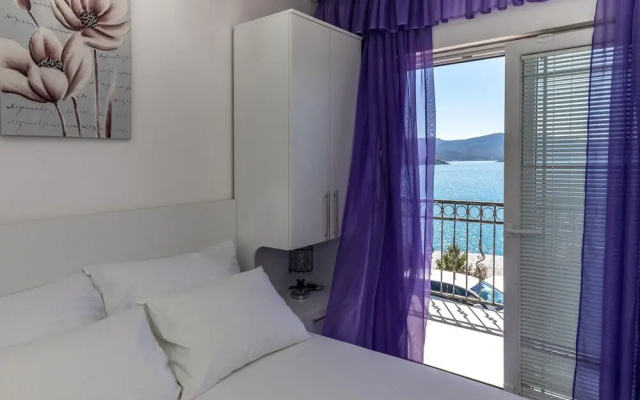 Nice Apartment in Komarna With Wifi and 3 Bedrooms