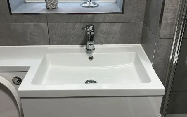 2 Bed Flat - Sleeps 8 - Pets - Garden - Parking