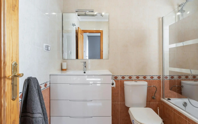 Inviting holiday home in Lo Crispin with shared pool