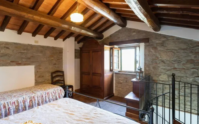 Idyllic Farmhouse With Bbq, Swimming Pool, Terrace, Garden