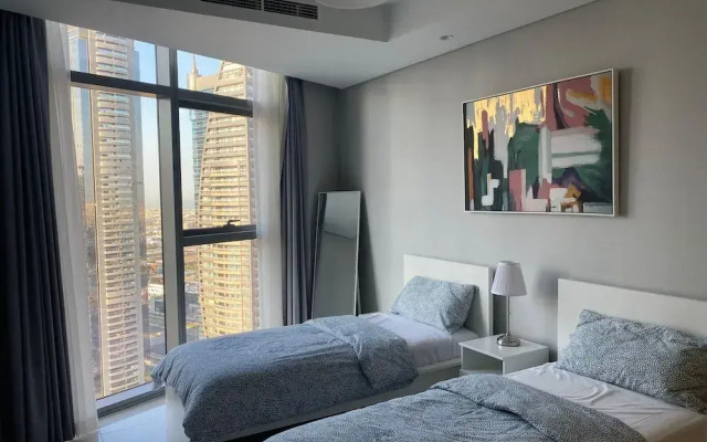 Gorgeous 2 Br in Paramount