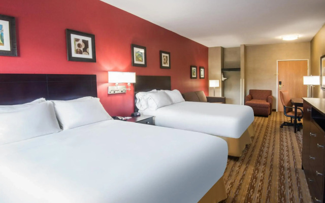 Holiday Inn Express & Suites Wauseon by IHG