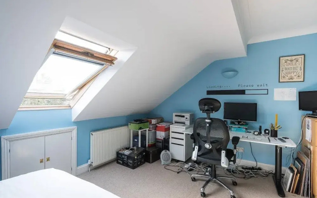 Fabulous 4BR Family Home in East London
