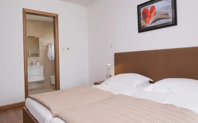 Apartments Lumare with private pool