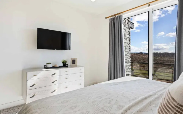 Perfectly On Par 7 Bedroom Home