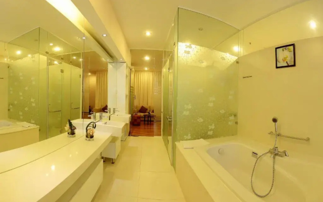 McGallery Art - Lucky Residence Suite's & Apartments