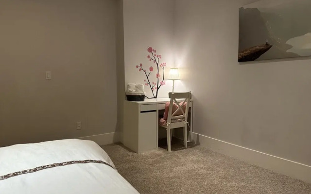 Vancouver West Cozy Retreat by Host Launch