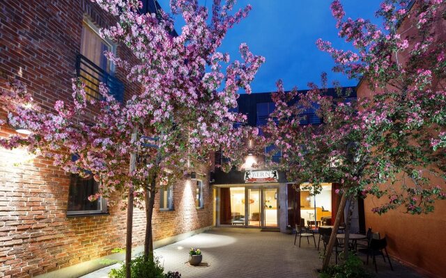 Hotel Bern by TallinnHotels вид на фасад