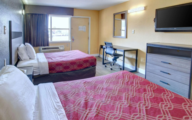 Econo Lodge at Military Circle