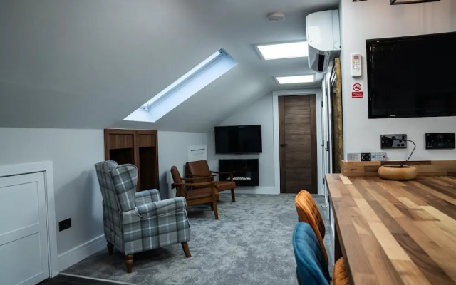Annex, 2 Bed, Sleeps 4, Parking