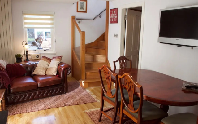 2 Bedroom House With Free Parking