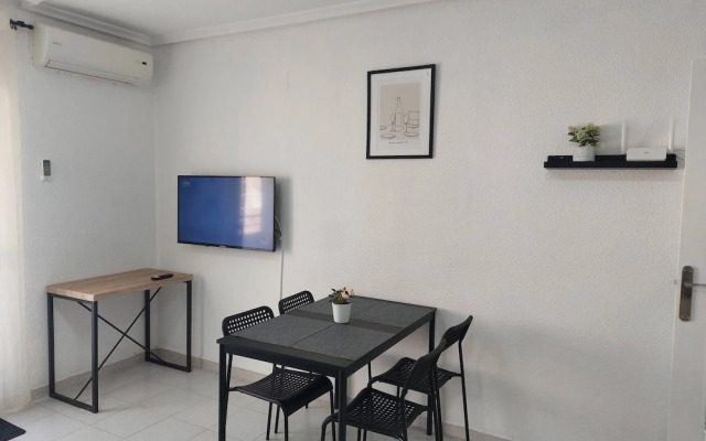 2-bedroom Apartment-close to Beaches and Center
