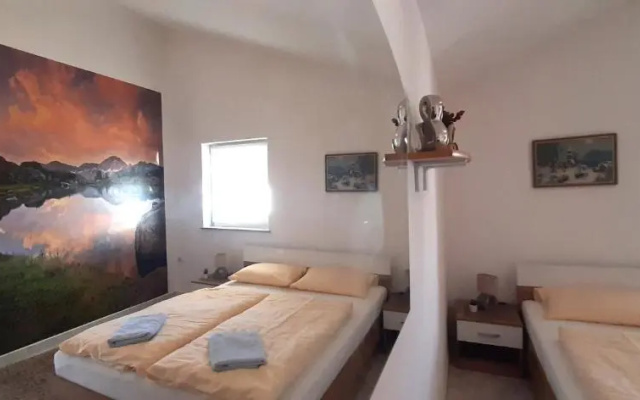 Apartments Hajl