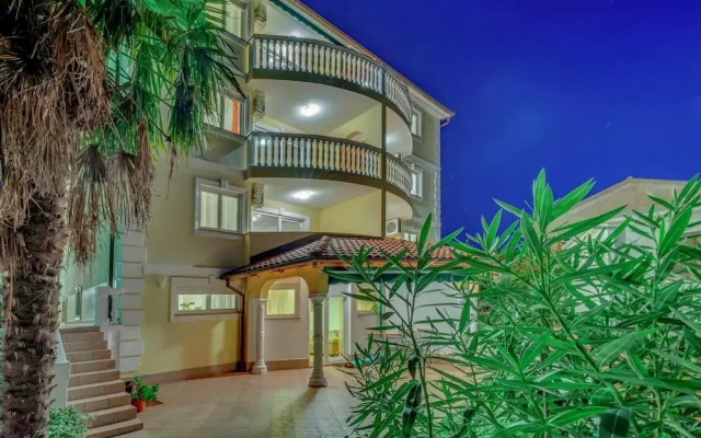 Luxurious Apartment in Kvarner by Sea