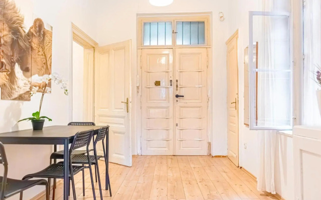 attractive 2BR Apt. Near AKH- Ideal for Longstays